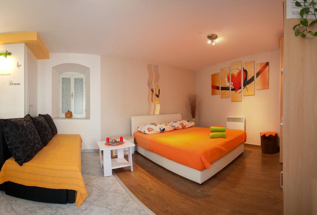 Paradise Apartment With Big Sunny Terrace In The Old Town, Few Meters From The Sea & Riva Promenade Split Bilik gambar